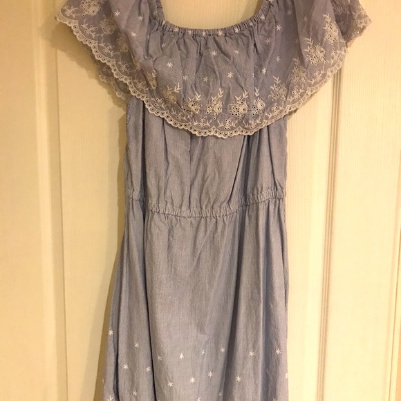 Michael Kor’s summer dress, can be worn on or off the shoulders. - Picture 4 of 6